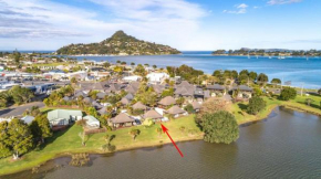 Waterfront island-style 1-bdrm superior Villa